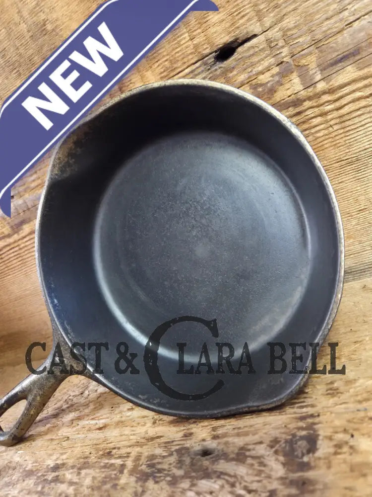 HTF! 1924 Wagner Ware #4 Cast Iron Skillet with Heat Ring 1054. Plating outside black iron inside. Beautiful patina!