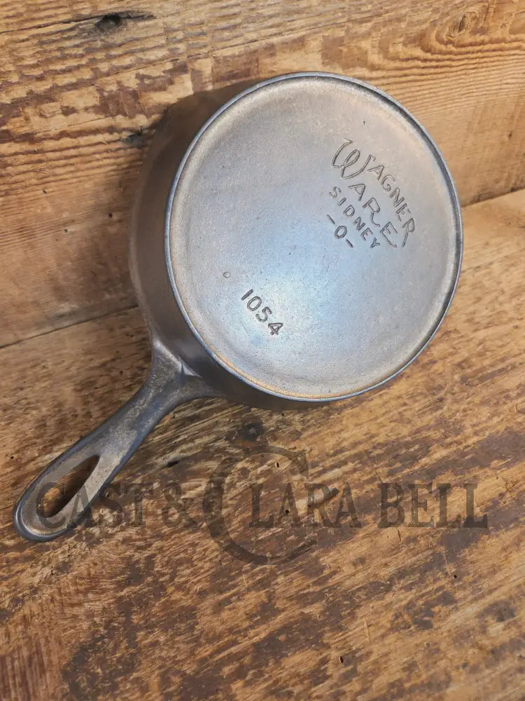 HTF! 1924 Wagner Ware #4 Cast Iron Skillet with Heat Ring 1054. Plating outside black iron inside. Beautiful patina!