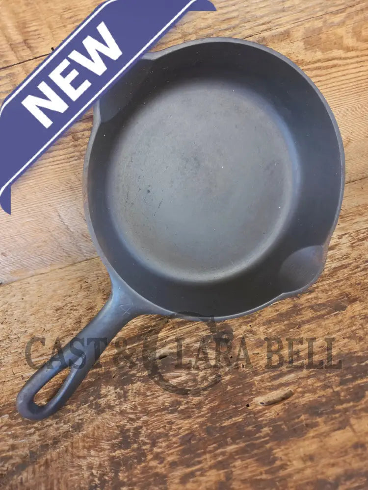 HTF 1930’s Griswold #4 Cast Iron Skillet with Large Block Logo 702 Smooth Bottom. Collector Grade - Skillet