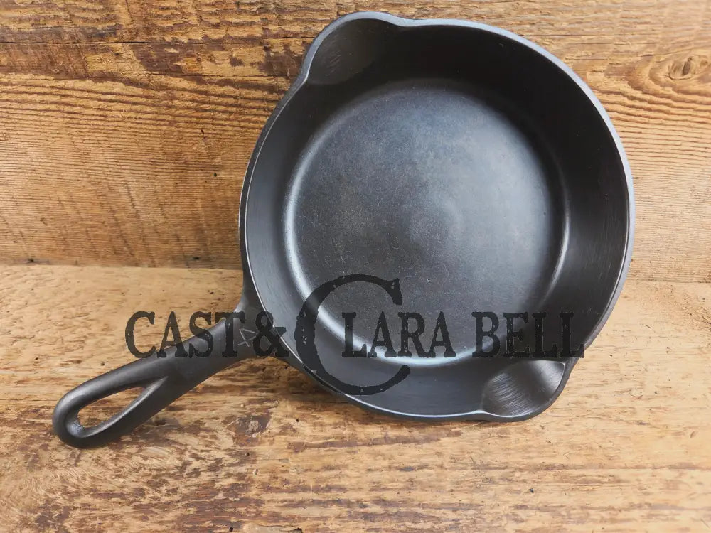 HTF 1930’s Griswold #4 Cast Iron Skillet with Large Block Logo 702 Smooth Bottom. Collector Grade Skillet