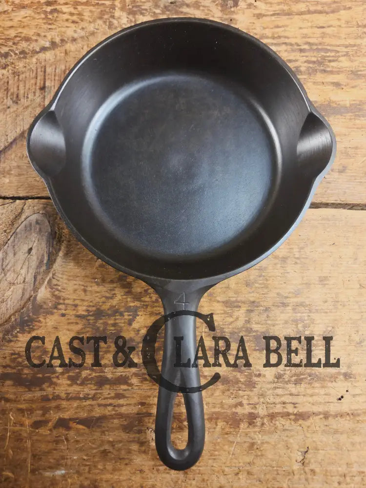 HTF 1930’s Griswold #4 Cast Iron Skillet with Large Block Logo 702 Smooth Bottom. Collector Grade Skillet
