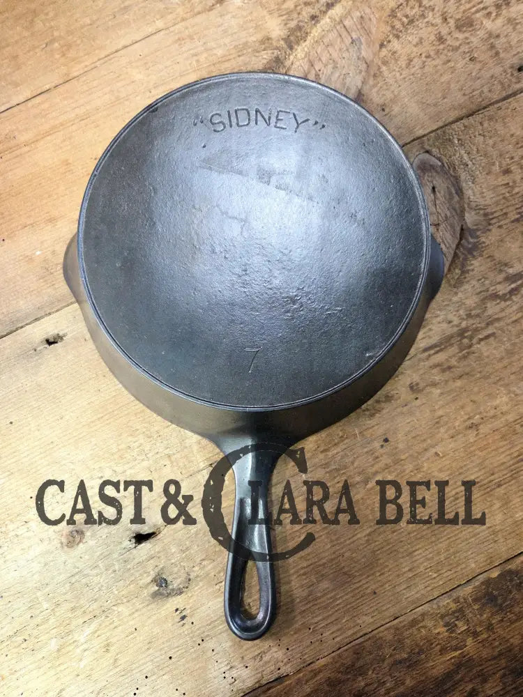 HTF and Gorgeous! 1905 Era Wagner made Sidney ’Arc logo’ #7 Cast Iron Skillet. VERY good condition!