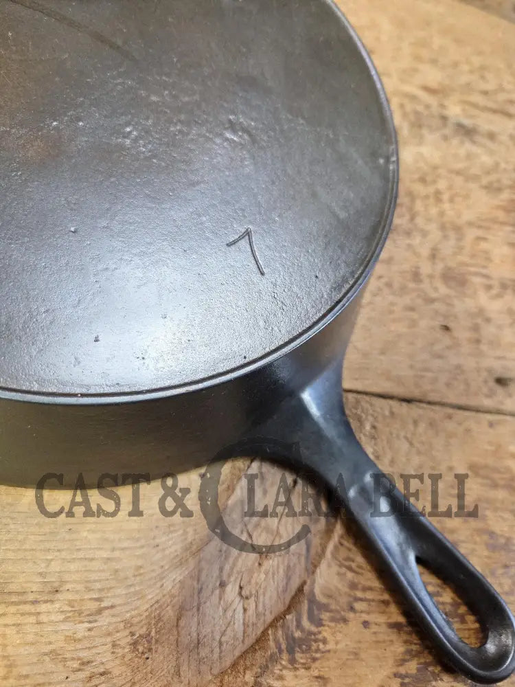 HTF and Gorgeous! 1905 Era Wagner made Sidney βArc logoβ #7 Cast Iron Skillet. VERY good condition!