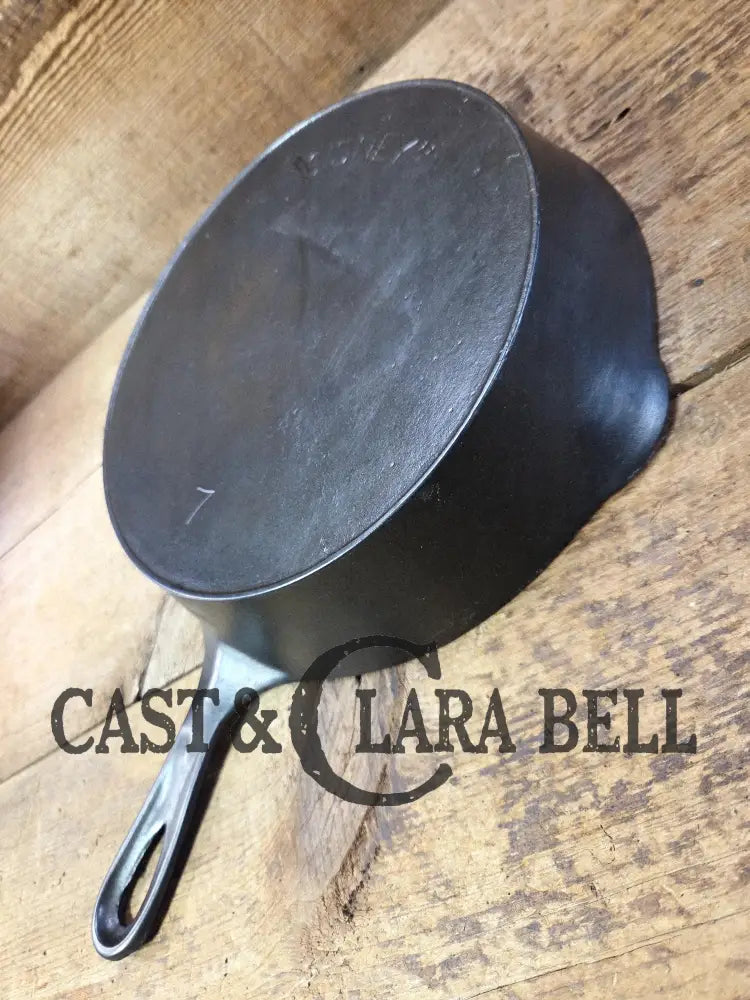 HTF and Gorgeous! 1905 Era Wagner made Sidney ’Arc logo’ #7 Cast Iron Skillet. VERY good condition!