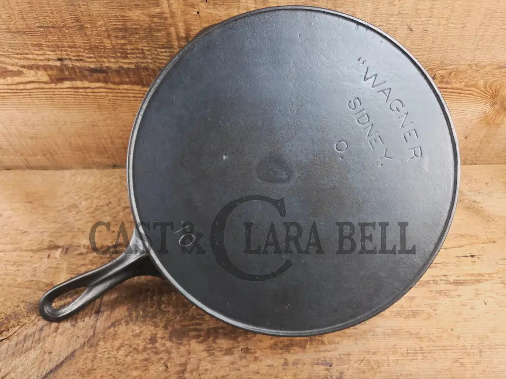 HTF and Gorgeous! Early 1900’s Wagner ’Arc Straight’ logo #10 Cast Iron Skillet. Big skillet for big appetites! Skillet