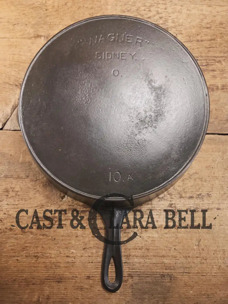 HTF and Gorgeous! Early 1900’s Wagner ’Arc Straight’ logo #10 Cast Iron Skillet. Big skillet for big appetites! Skillet