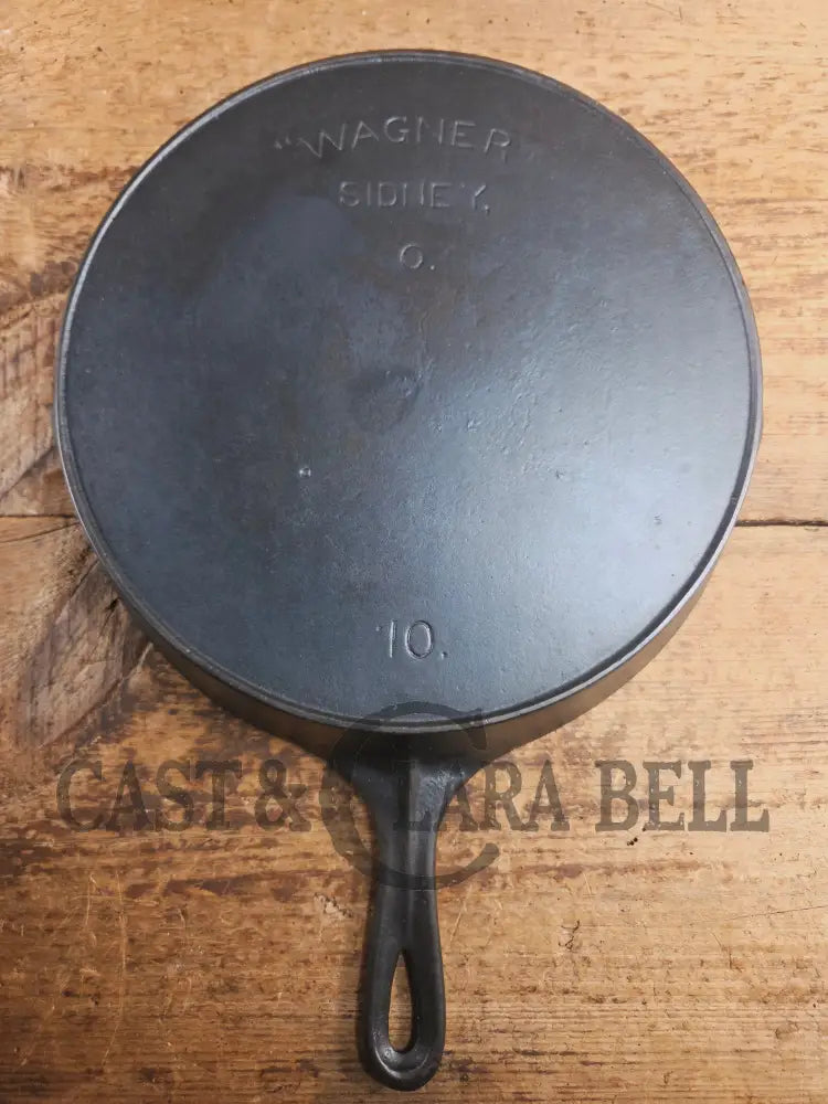 HTF and Gorgeous! Early 1900’s Wagner ’Arc Straight’ logo #10 Cast Iron Skillet. Big skillet for big appetites! Skillet