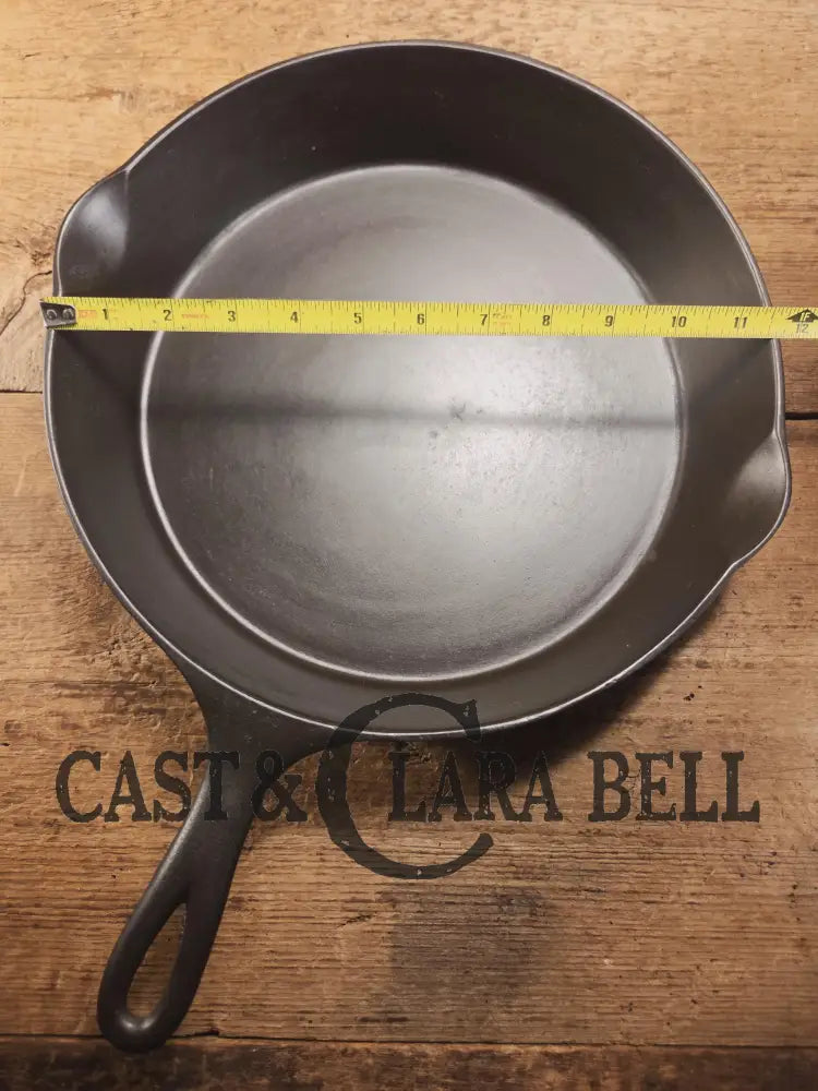 HTF and Gorgeous! Early 1900’s Wagner ’Arc Straight’ logo #10 Cast Iron Skillet. Big skillet for big appetites! Skillet