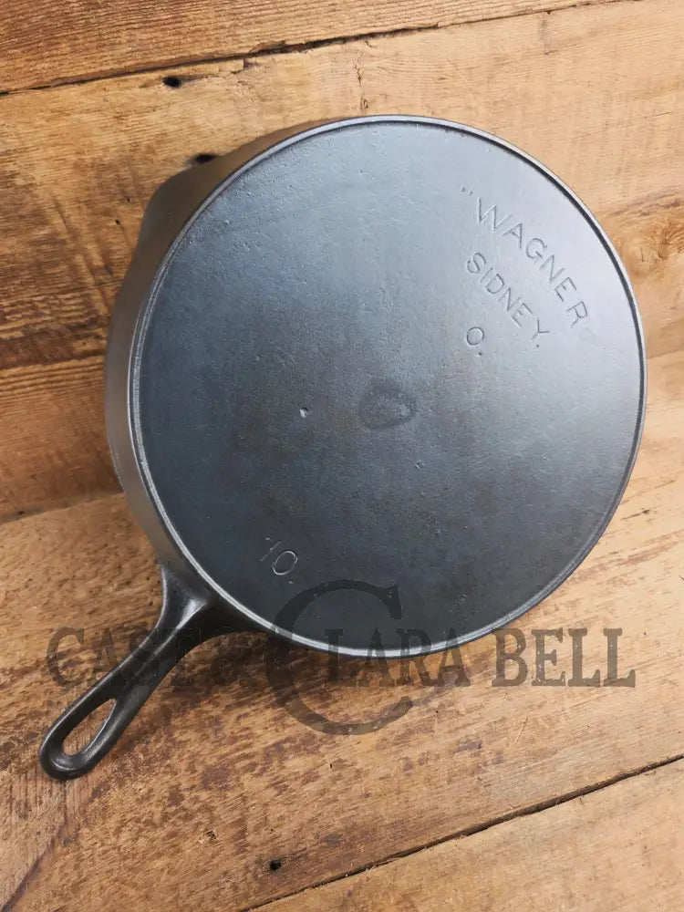 HTF and Gorgeous! Early 1900’s Wagner ’Arc Straight’ logo #10 Cast Iron Skillet. Big skillet for big appetites! Skillet