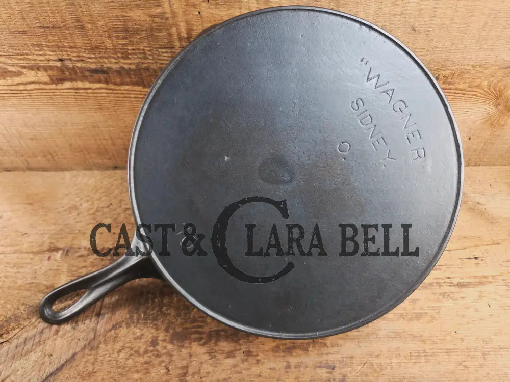 HTF and Gorgeous! Early 1900’s Wagner ’Arc Straight’ logo #10 Cast Iron Skillet. Big skillet for big appetites! Skillet