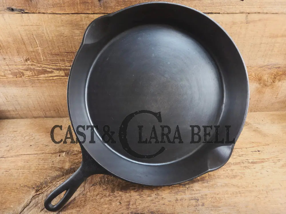 HTF and Gorgeous! Early 1900’s Wagner ’Arc Straight’ logo #12 Cast Iron Skillet Skillet