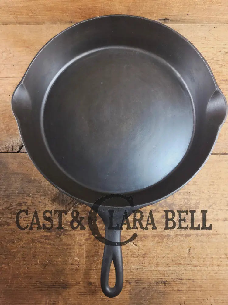 HTF and Gorgeous! Early 1900’s Wagner ’Arc Straight’ logo #12 Cast Iron Skillet Skillet