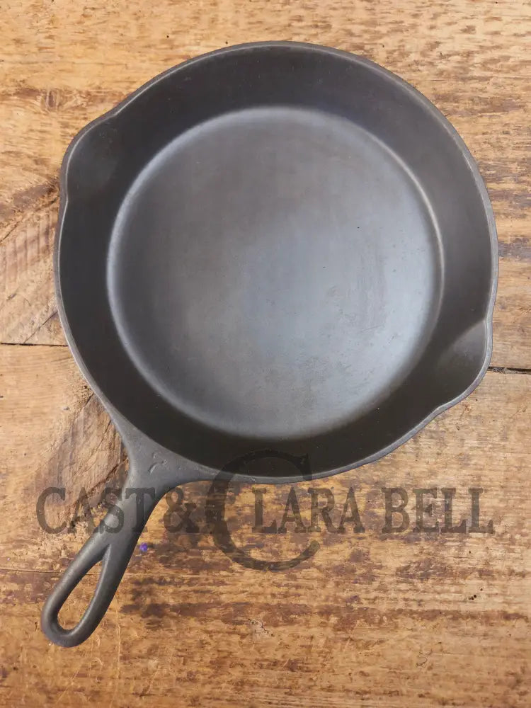 HTF early 1900βs Griswoldβs Third Series (Three Line) Victor #7 (#721) Cast Iron Skillet - Skillet
