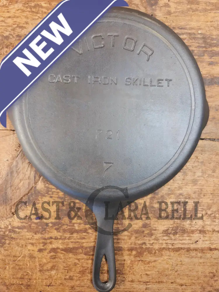 HTF early 1900’s Griswold’s Third Series (Three Line) Victor #7 (#721) Cast Iron Skillet - Skillet