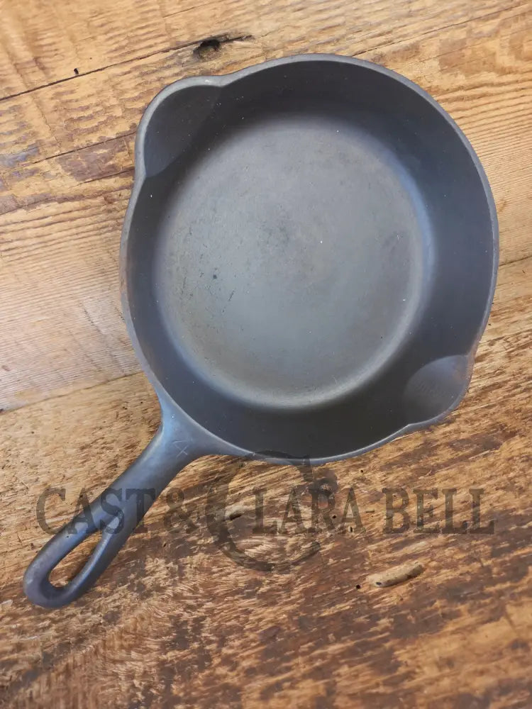HTF 1930’s Griswold #4 Cast Iron Skillet with Large Block Logo 702 Smooth Bottom. Collector Grade - Skillet