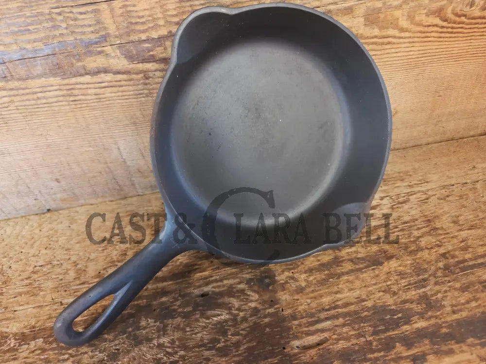 HTF 1930’s Griswold #4 Cast Iron Skillet with Large Block Logo 702 Smooth Bottom. Collector Grade - Skillet
