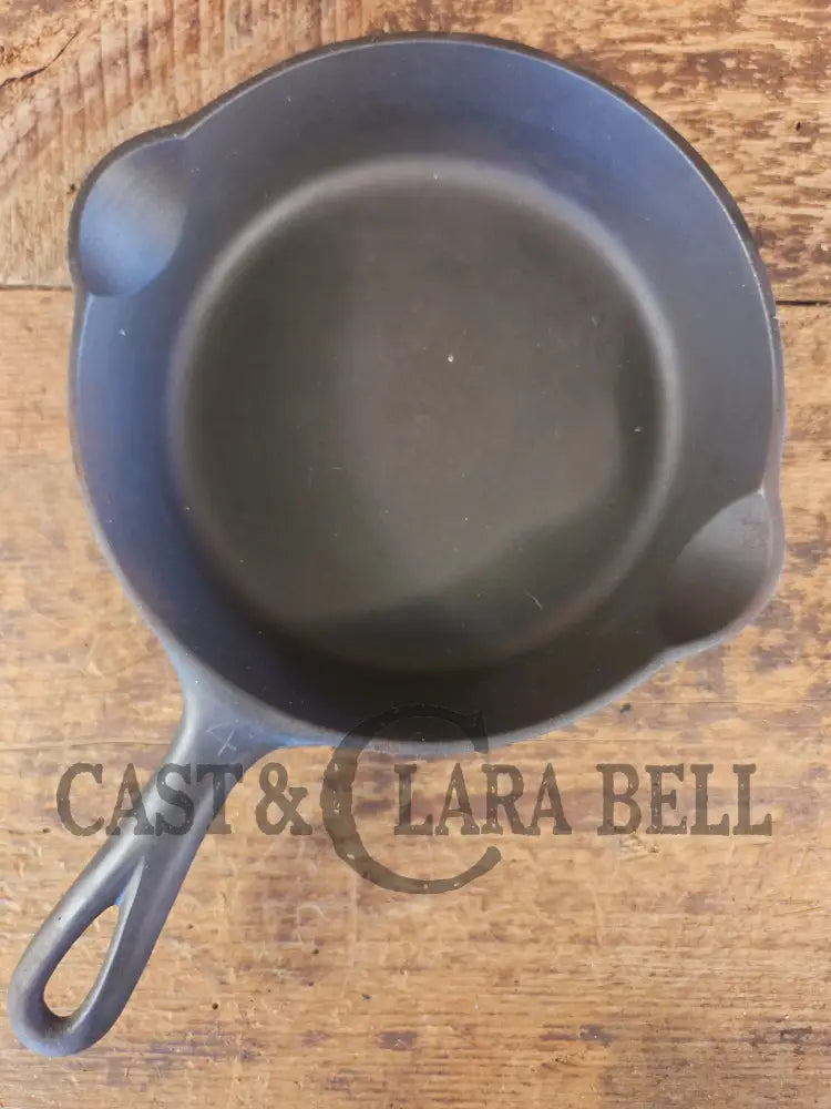 HTF 1930’s Griswold #4 Cast Iron Skillet with Large Block Logo 702 Smooth Bottom. Collector Grade - Skillet