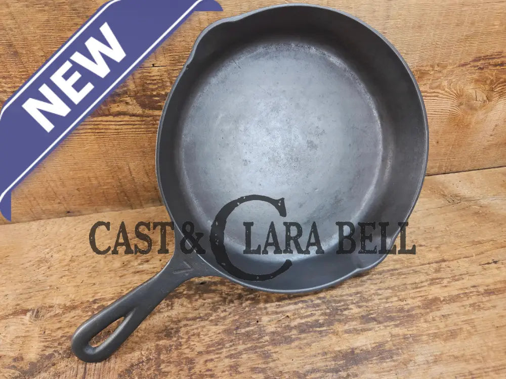 HTF Martin Stove & Range Co. #7 Cast Iron Skillet with ’Hamburger’ Logo. Versatile and elegant Skillet