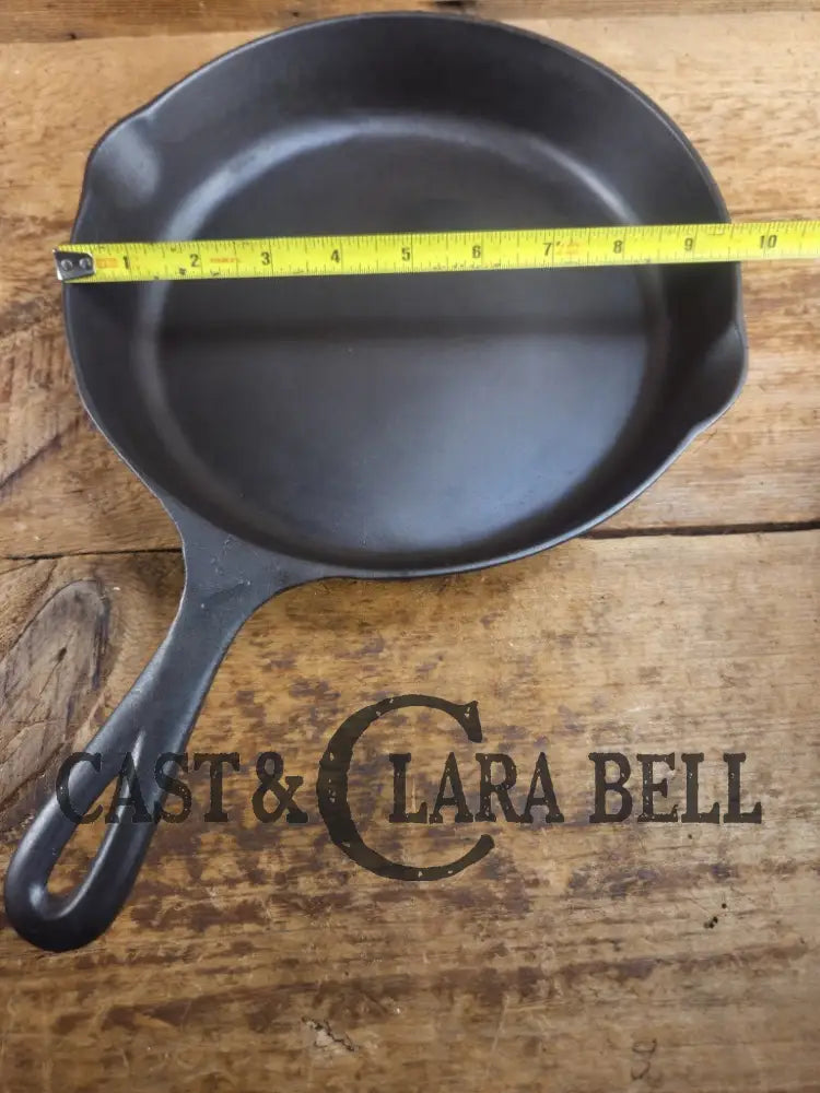 HTF Martin Stove & Range Co. #7 Cast Iron Skillet with ’Hamburger’ Logo. Versatile and elegant Skillet