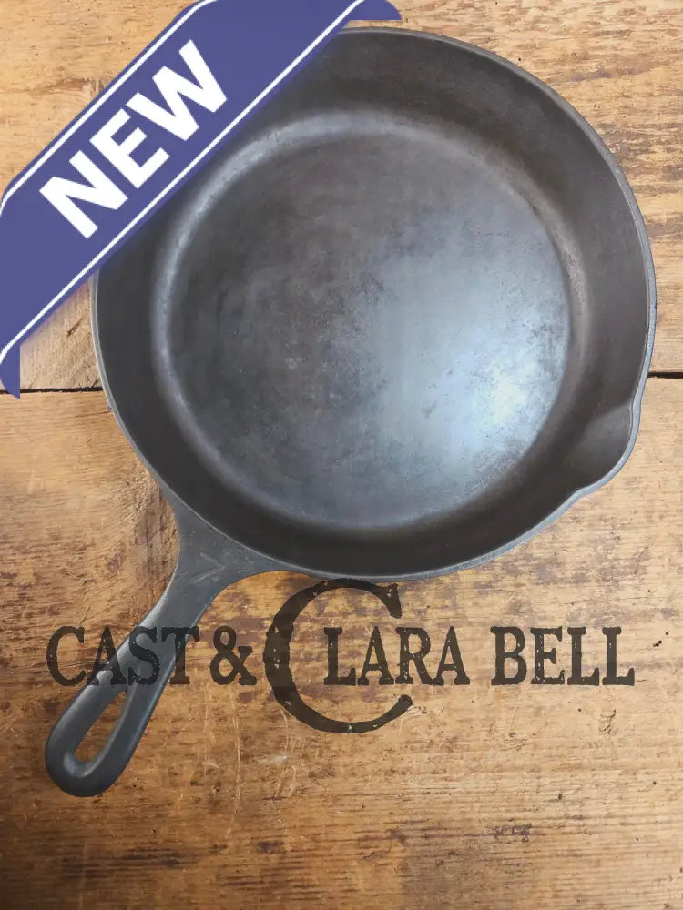 HTF Martin Stove & Range Co. #7 Cast Iron Skillet with ’Hamburger’ Logo. Versatile and elegant Skillet