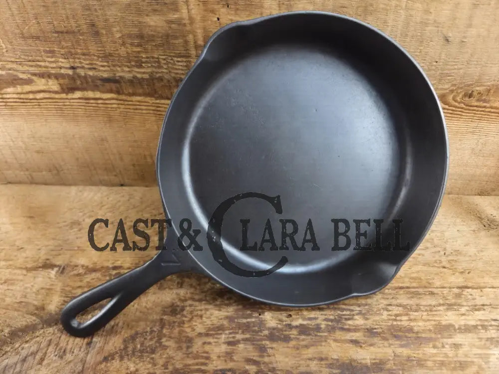 HTF Martin Stove & Range Co. #7 Cast Iron Skillet with ’Hamburger’ Logo. Versatile and elegant Skillet