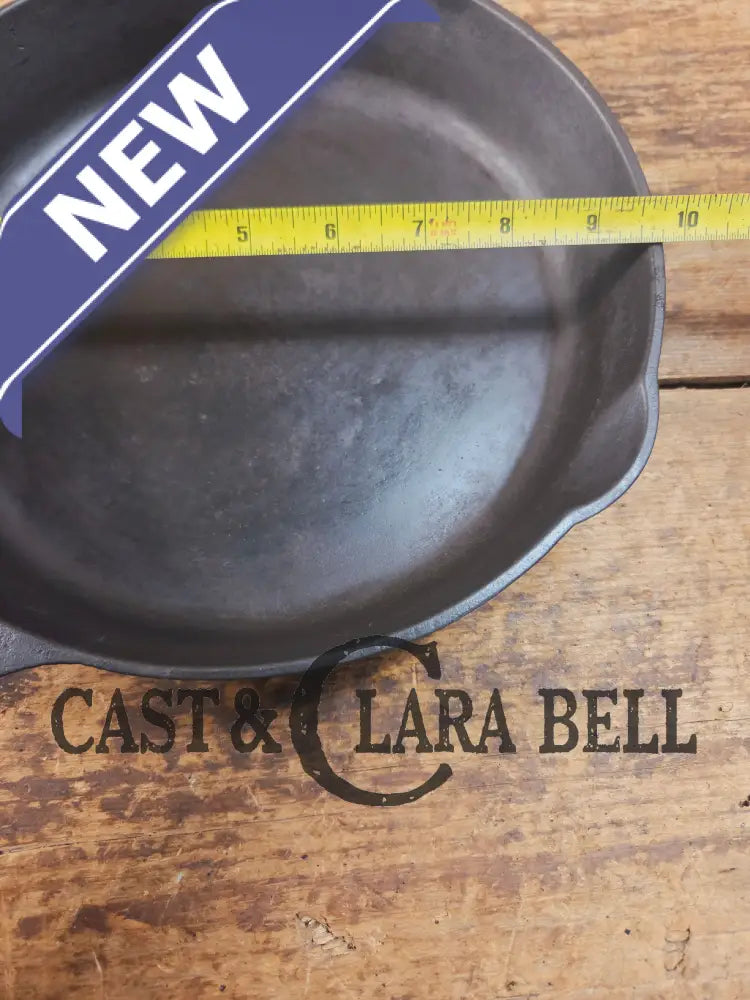 HTF Martin Stove & Range Co. #7 Cast Iron Skillet with ’Hamburger’ Logo. Versatile and elegant Skillet