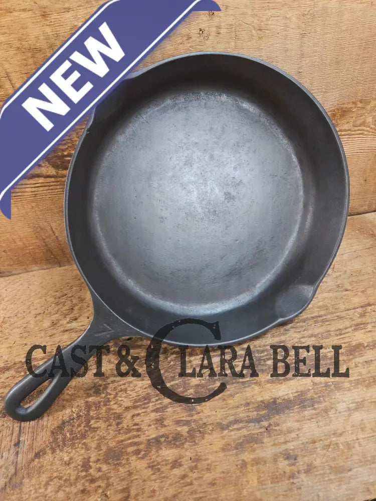 HTF Martin Stove & Range Co. #7 Cast Iron Skillet with ’Hamburger’ Logo. Versatile and elegant Skillet