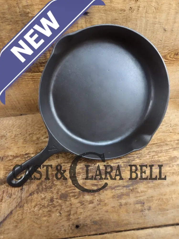 HTF Martin Stove & Range Co. #7 Cast Iron Skillet with βHamburgerβ Logo. Versatile and elegant Skillet