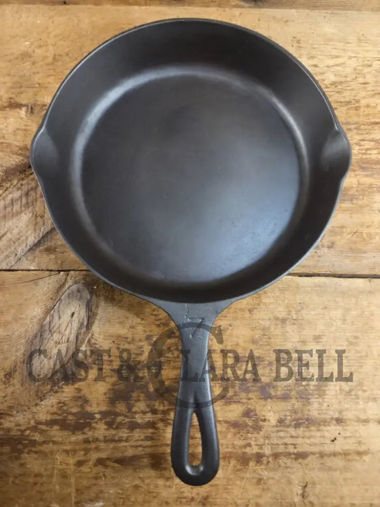 HTF Martin Stove & Range Co. #7 Cast Iron Skillet with βHamburgerβ Logo. Versatile and elegant Skillet
