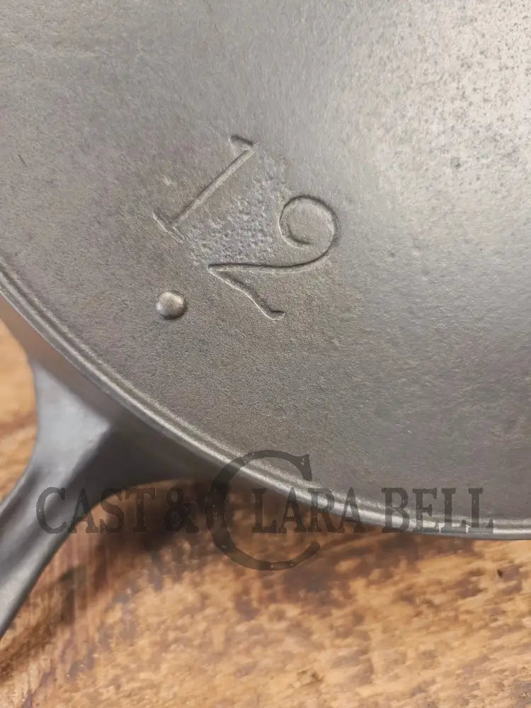 HUGE 1920’s Wagner Sidney O #12 ’Arc Straight’ Skillet with Heat Ring. Beautiful design superior performance. SC24