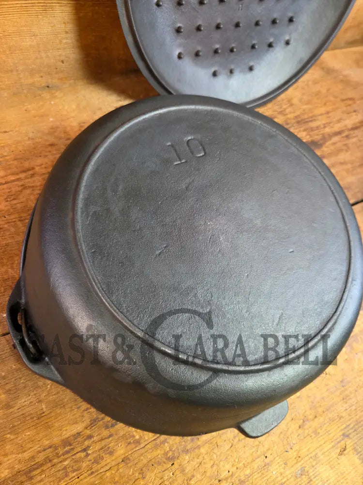 HUGE 1940βs Era Lodge Dutch Oven. Wonderful condition ready to use! - Dutch Ovens Trivets & Kettles