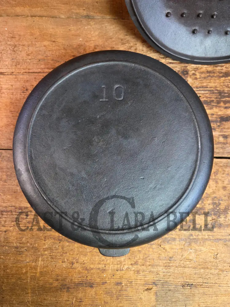 HUGE 1940βs Era Lodge Dutch Oven. Wonderful condition ready to use! - Dutch Ovens Trivets & Kettles