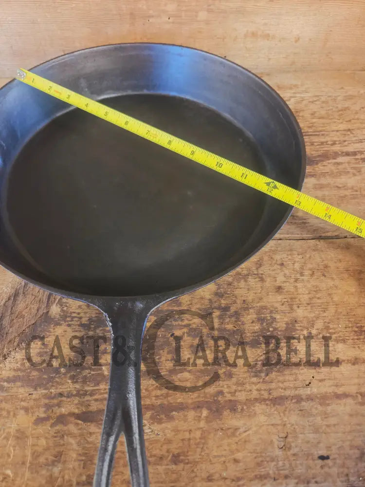 Huge Antique gate-marked unknown #12 skillet. Est 1880’s. Left single spout heat ring bottom w/ pointy handle - Skillet