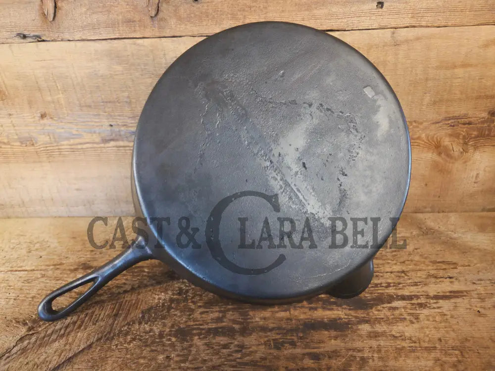 Huge Antique gate-marked unknown #12 skillet. Est 1880’s. Left single spout heat ring bottom w/ pointy handle - Skillet