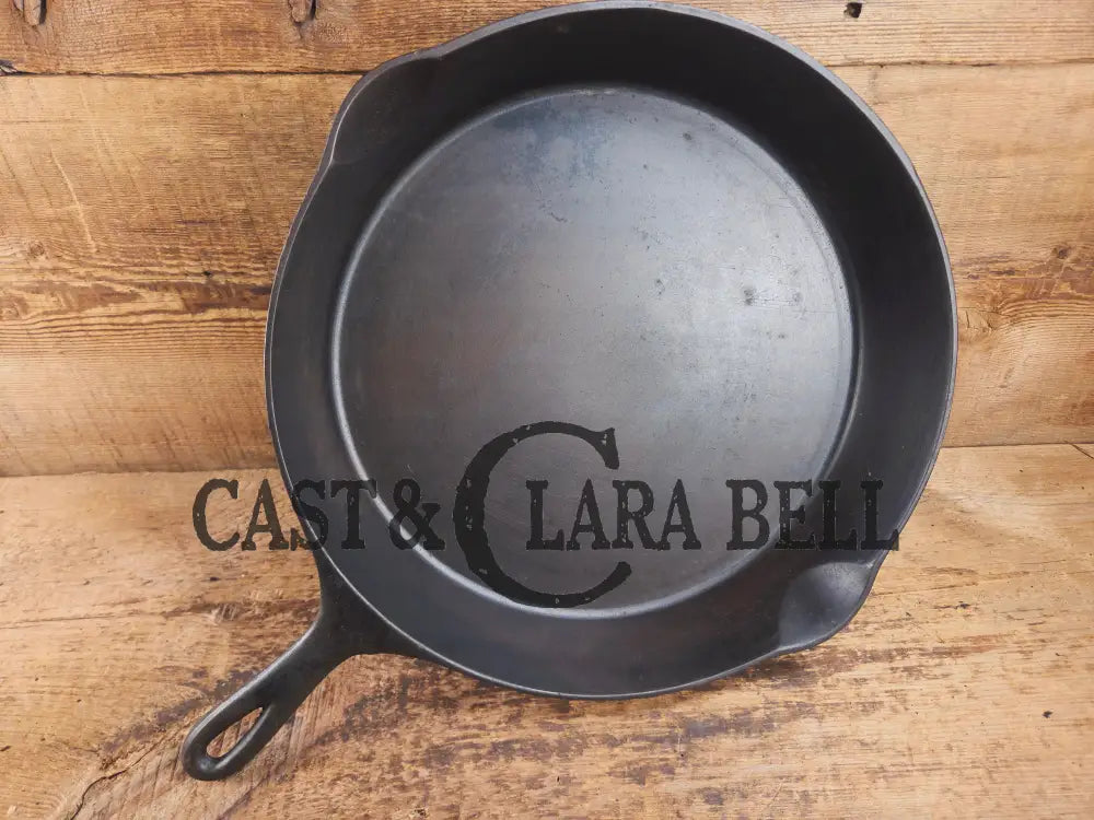 HUGE Early 1900’s Wagner ’Arc Straight’ logo #12 Cast Iron Skillet. Great daily user! Skillet