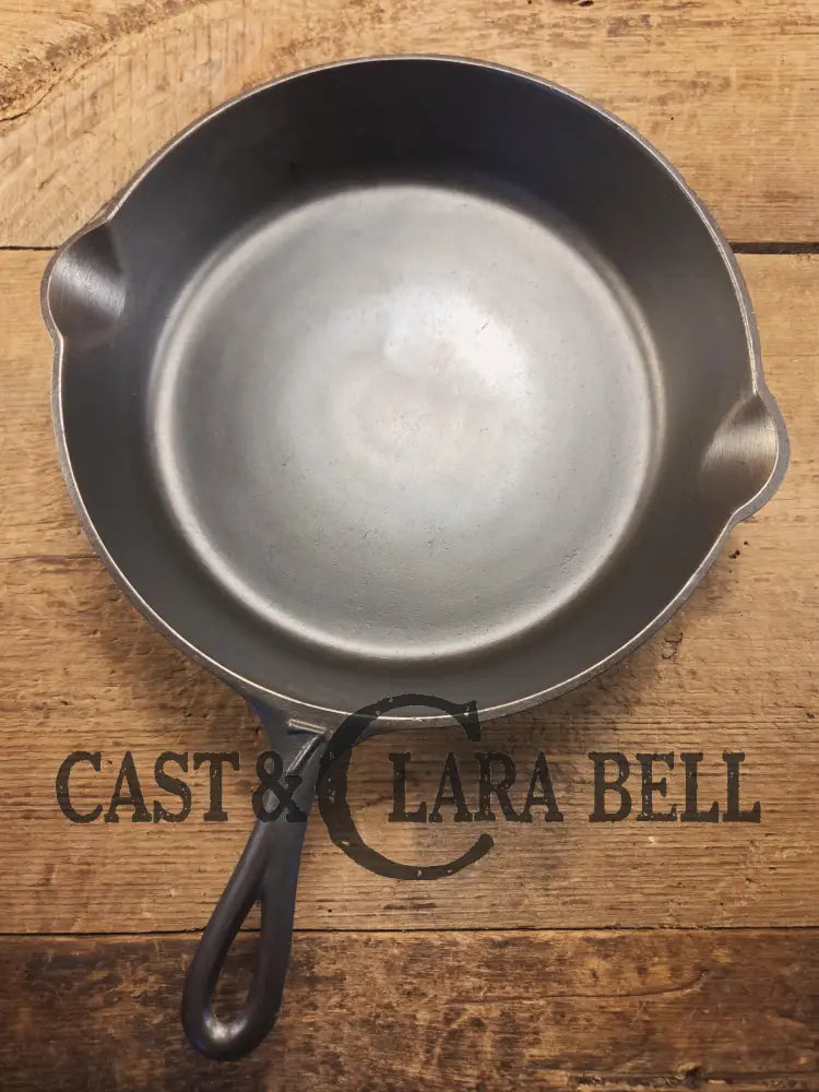 I love this skillet! Classic 1910’s Lodge Raised #7 Heat Ring Single Notch. Light sleek and ready to cook with! Skillet
