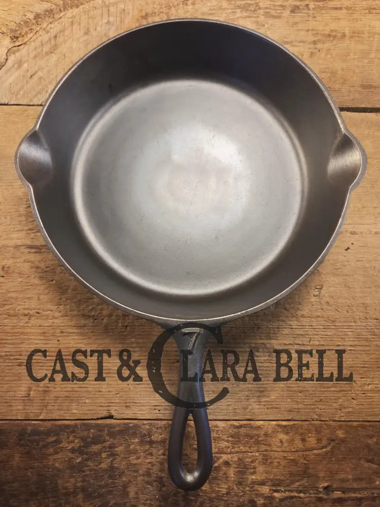 I love this skillet! Classic 1910’s Lodge Raised #7 Heat Ring Single Notch. Light sleek and ready to cook with! Skillet
