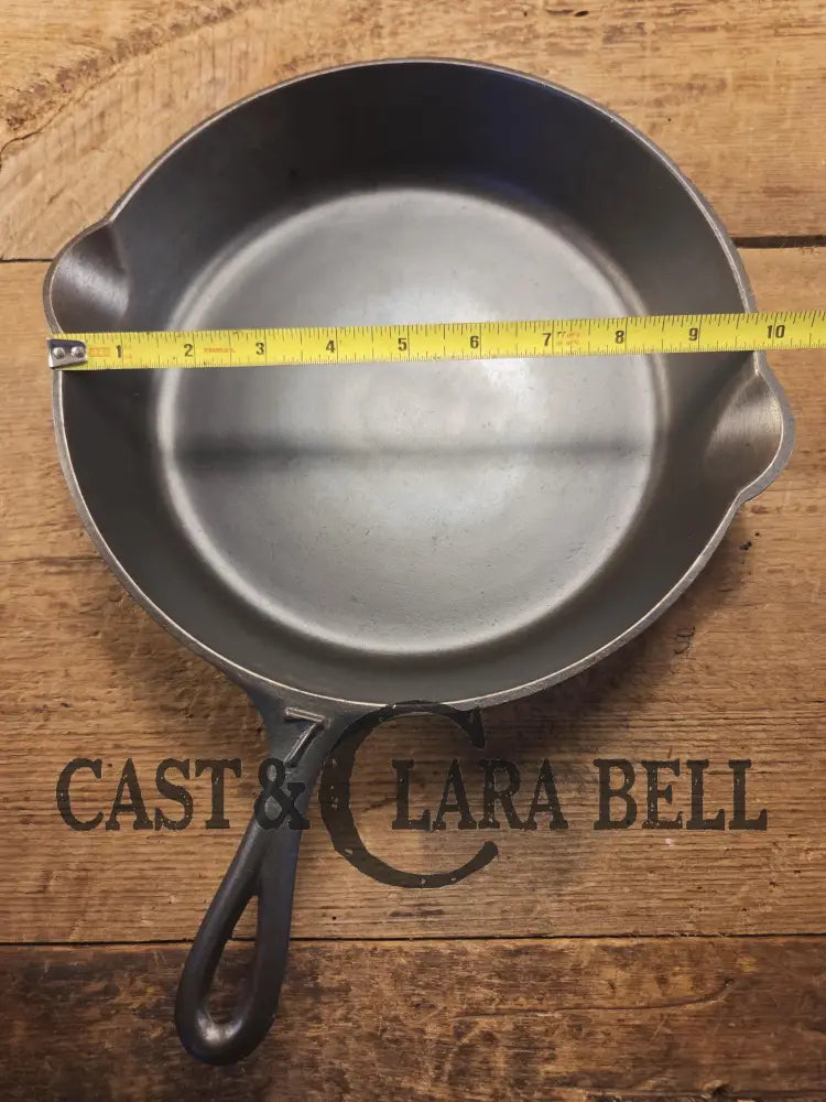 I love this skillet! Classic 1910’s Lodge Raised #7 Heat Ring Single Notch. Light sleek and ready to cook with! Skillet