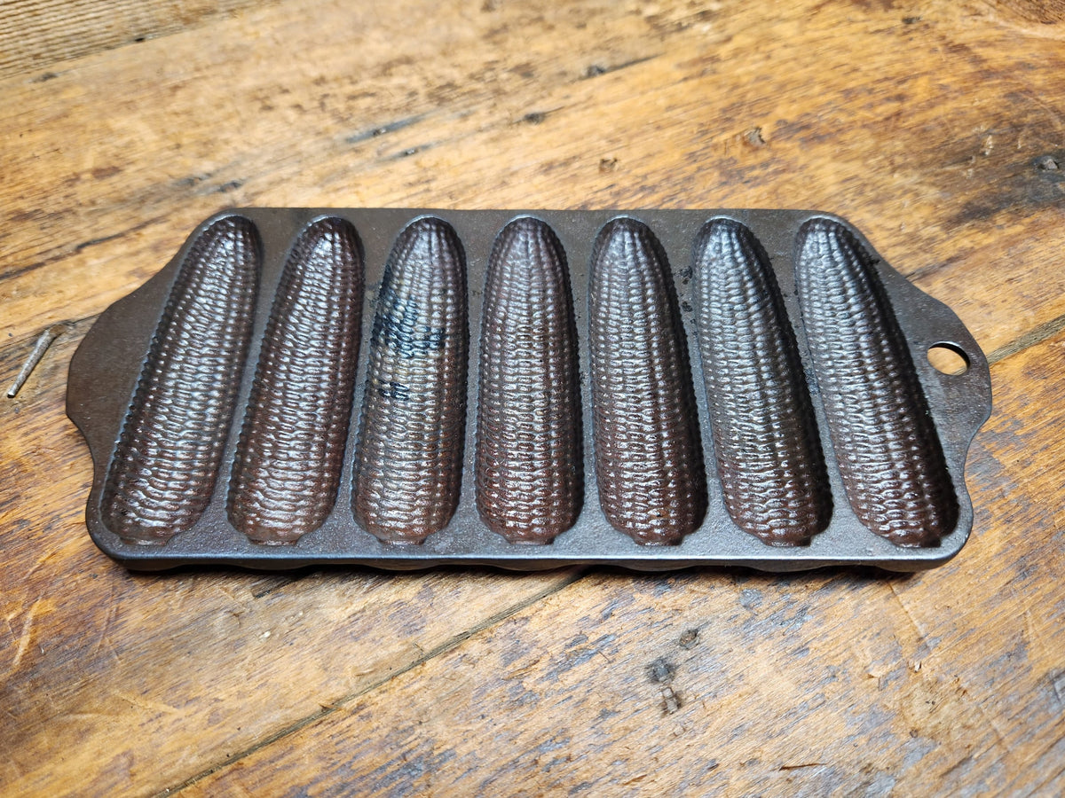 Awesome Gift! Toy Griswold No. 262 Cast Iron Crispy Corn Or Wheat Stick Pan 7 Cup. Great For Display