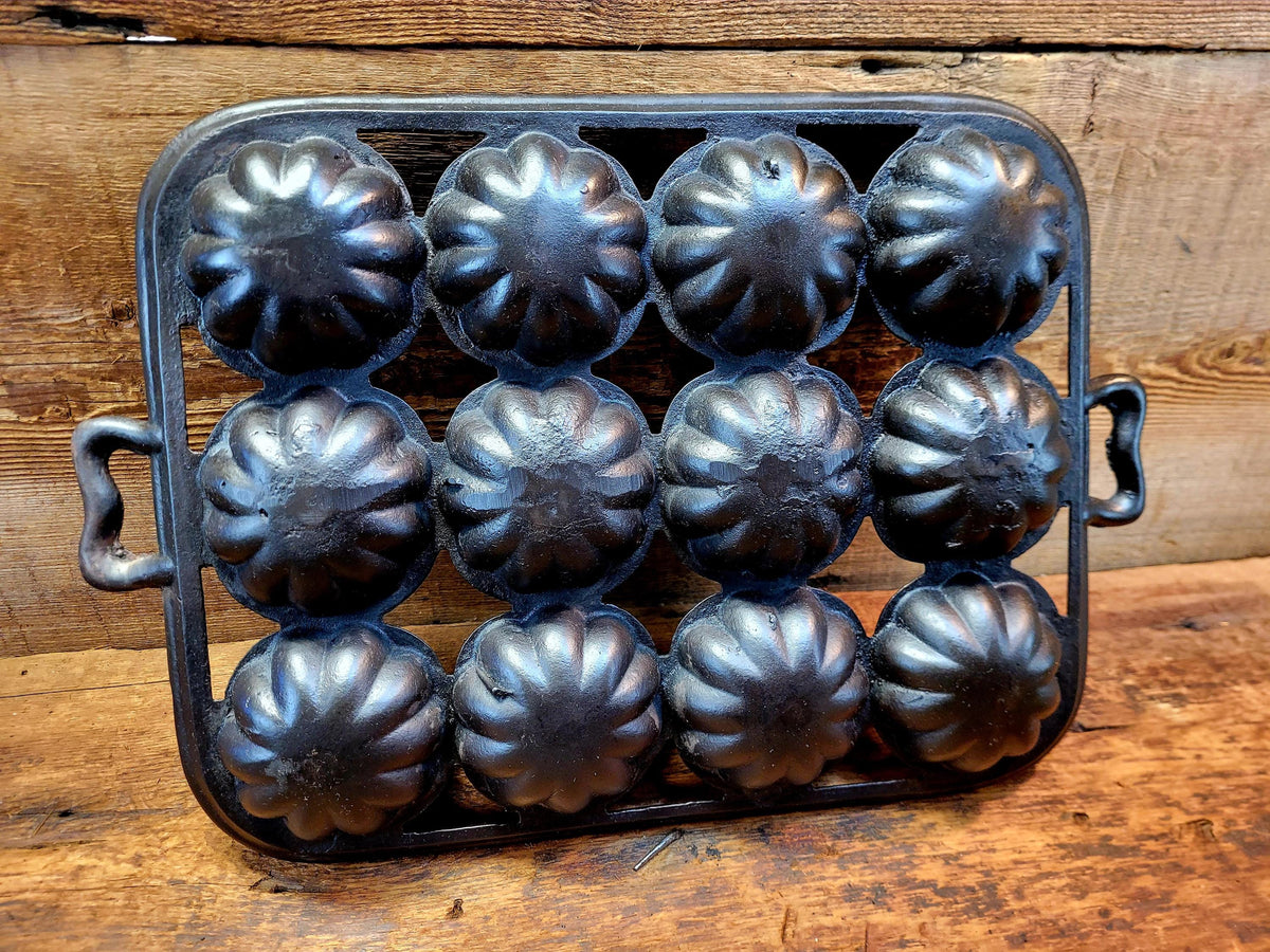 Whoa!! Gorgeous Lodge 12 #20 Open Frame Cast Iron Turk Head Gem Pan. Awesome Gift! Bakeware