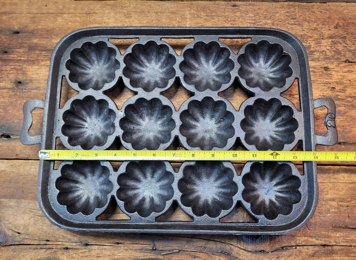 Whoa!! Gorgeous Lodge 12 #20 Open Frame Cast Iron Turk Head Gem Pan. Awesome Gift! Bakeware