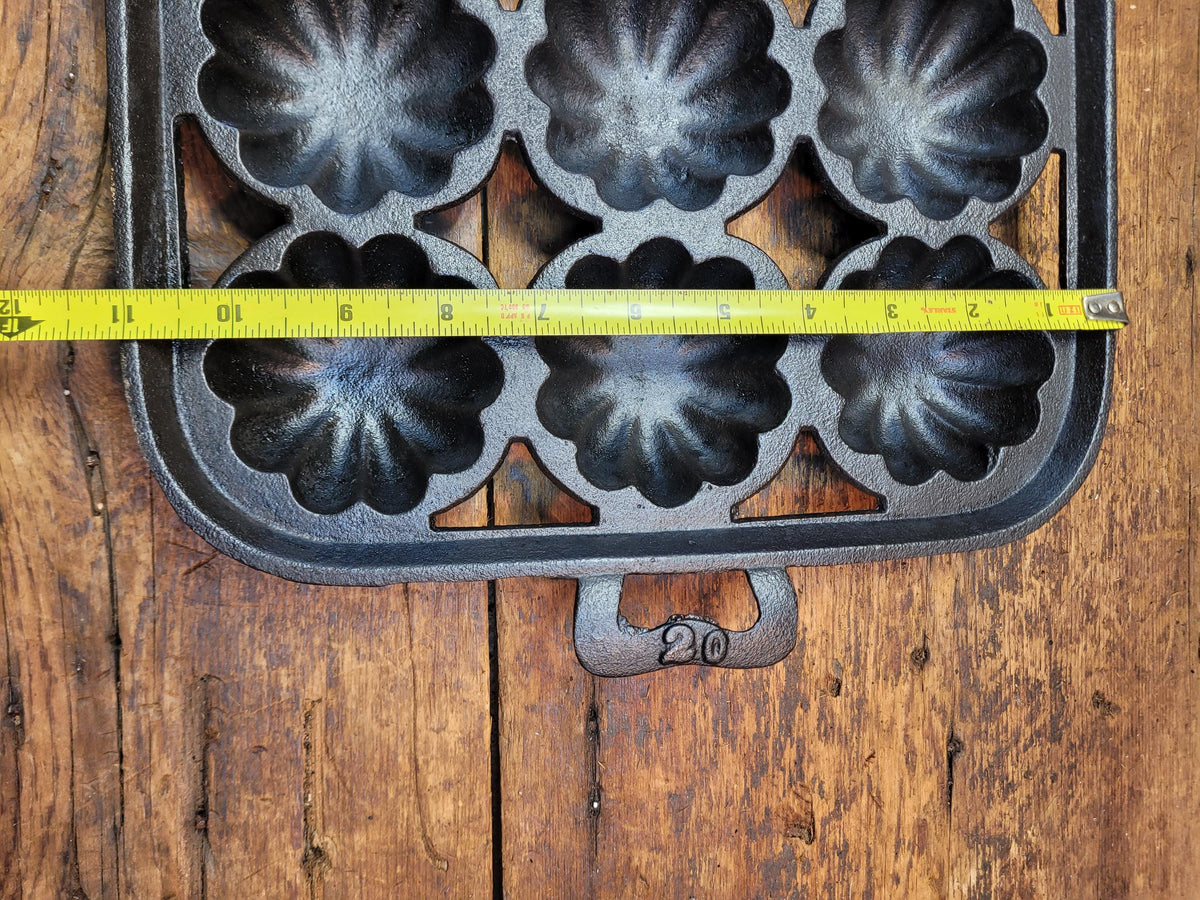 Whoa!! Gorgeous Lodge 12 #20 Open Frame Cast Iron Turk Head Gem Pan. Awesome Gift! Bakeware