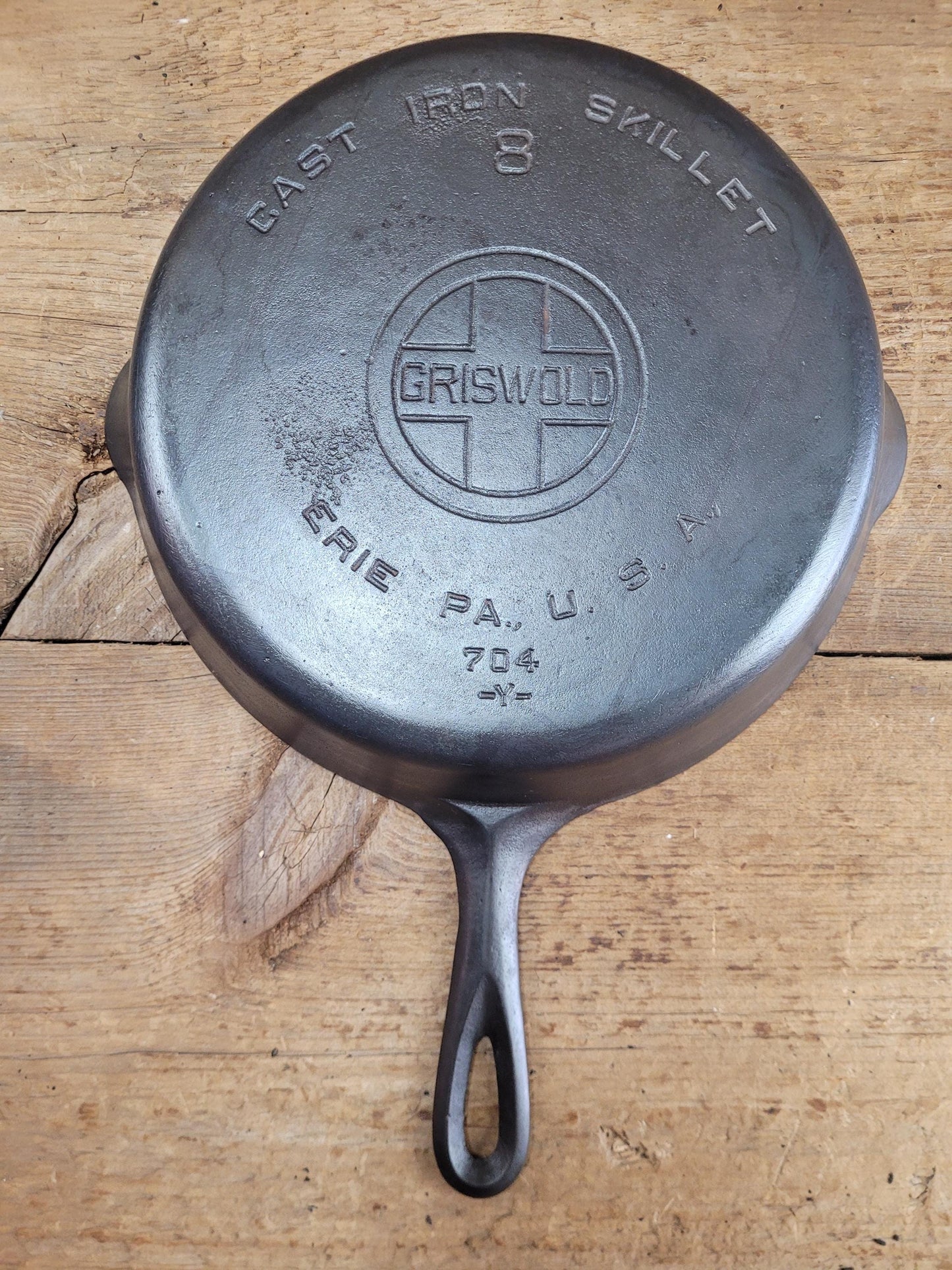 The Best Seller Classic! Griswold #8 Cast Iron Skillet with Large Block Logo and Smooth Bottom, 704 Y