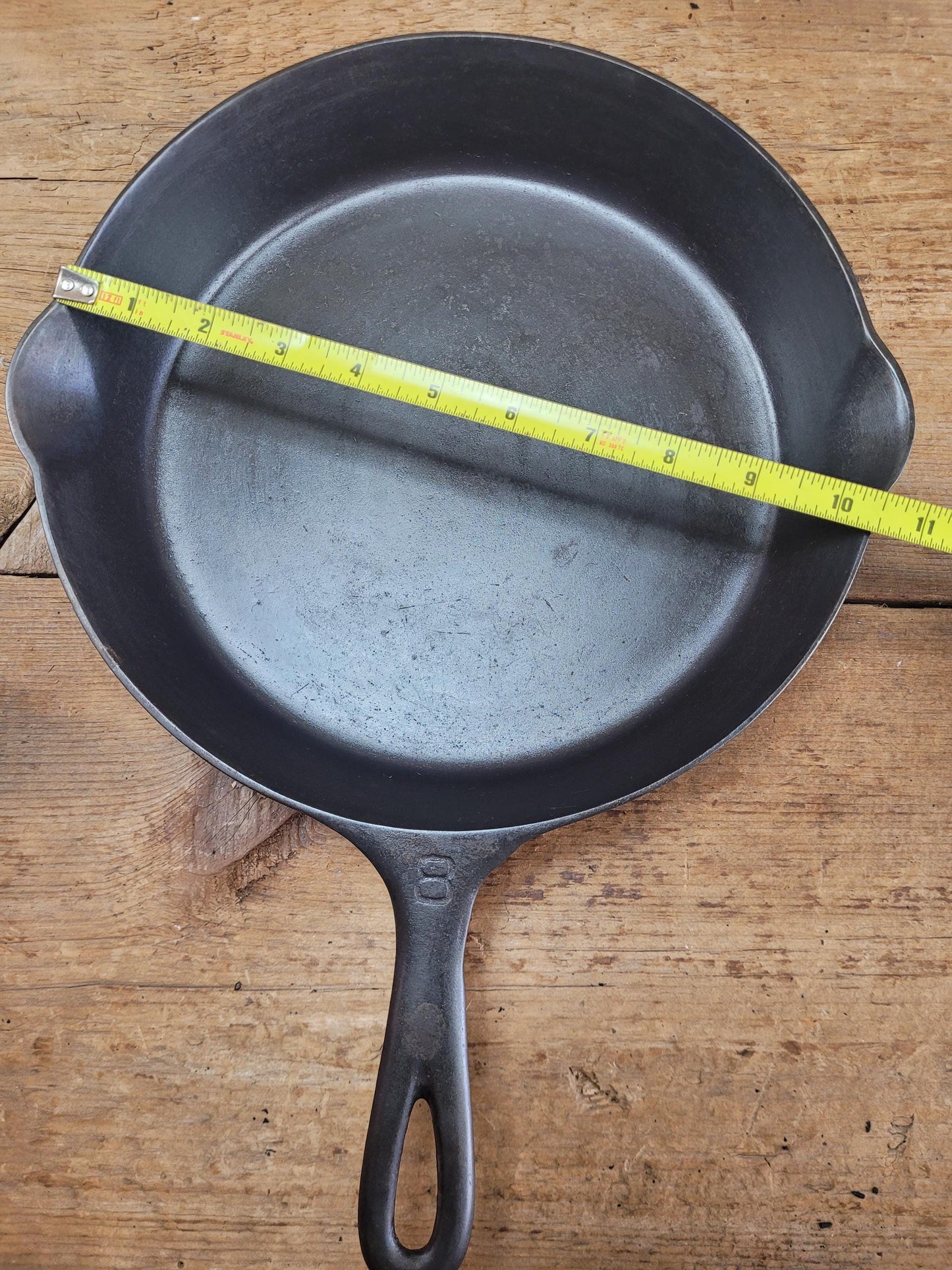 The Best Seller Classic! Griswold #8 Cast Iron Skillet with Large Block Logo and Smooth Bottom, 704 Y