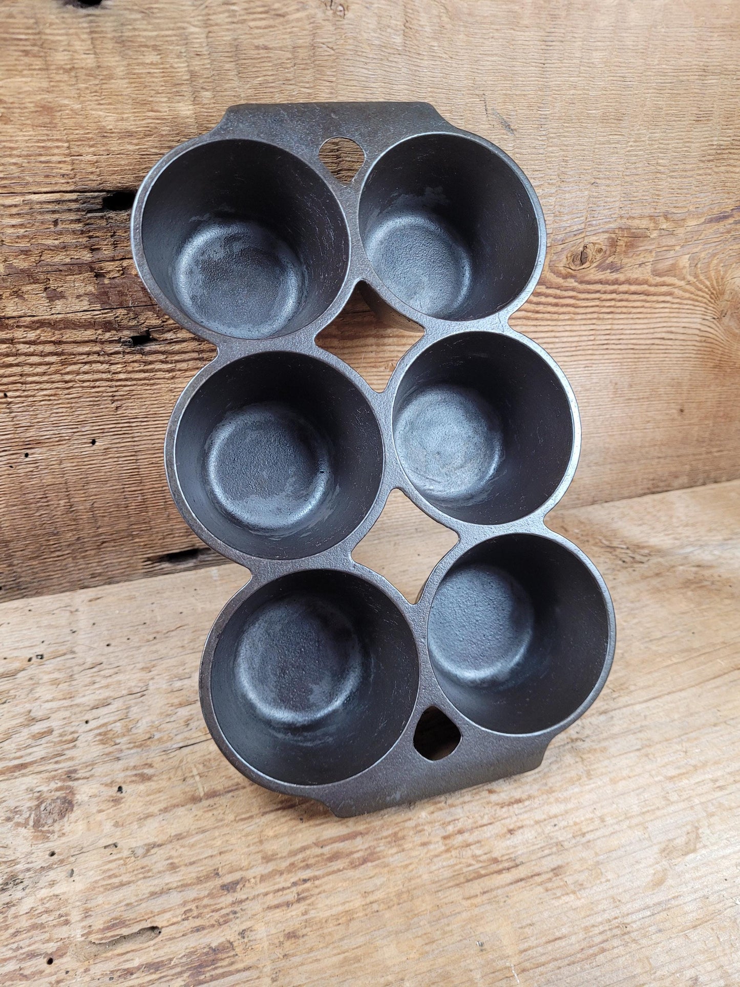 Beautiful 1920's Griswold 6 Cup Muffin/Popover Pan, 6141, Variation 5, Rarity 3. Amazing gift