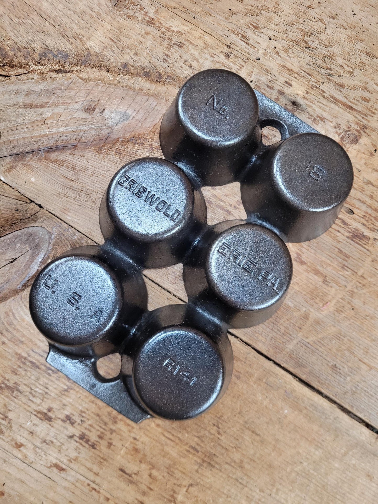 Beautiful 1920's Griswold 6 Cup Muffin/Popover Pan, 6141, Variation 5, Rarity 3. Amazing gift