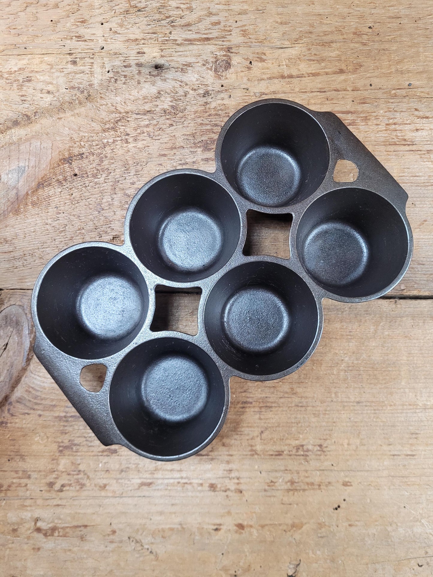 Beautiful 1920's Griswold 6 Cup Muffin/Popover Pan, 6141, Variation 5, Rarity 3. Amazing gift