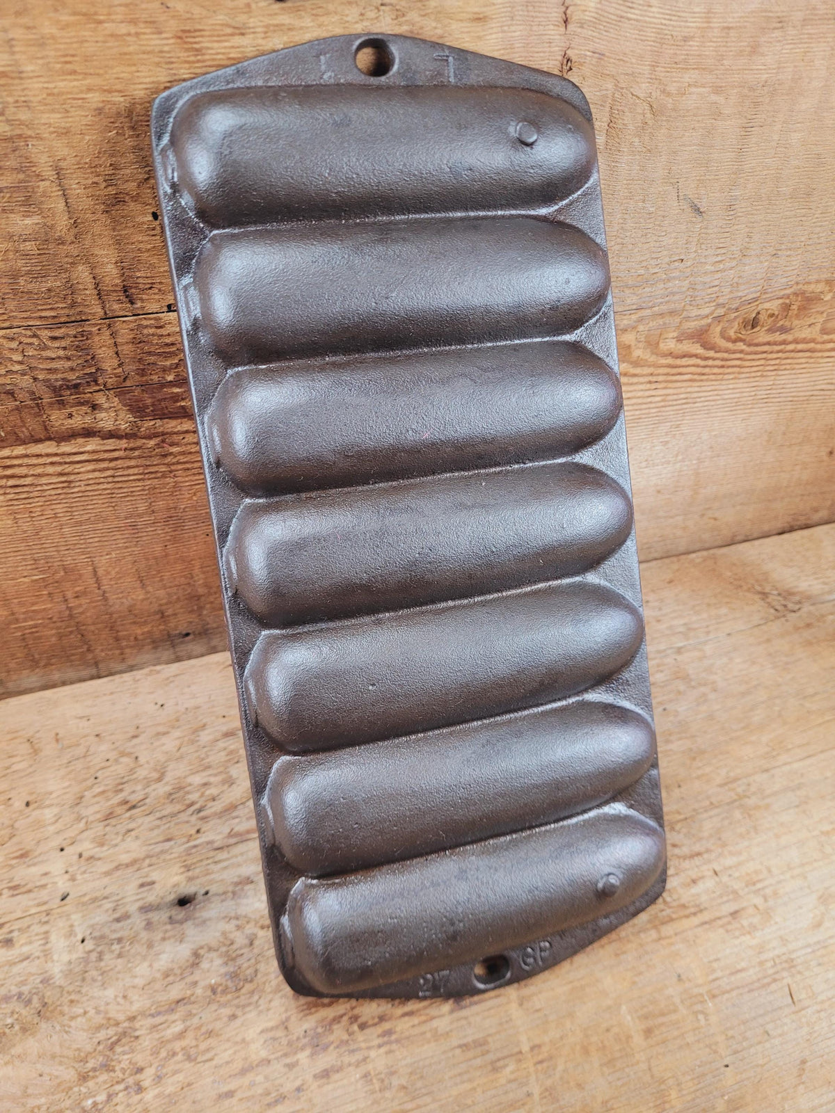 Great Gift Idea! Mid 1900’S Lodge Cornstick ’Corn Pone’ Gem Pan. Makes Wonderful Bread Sticks