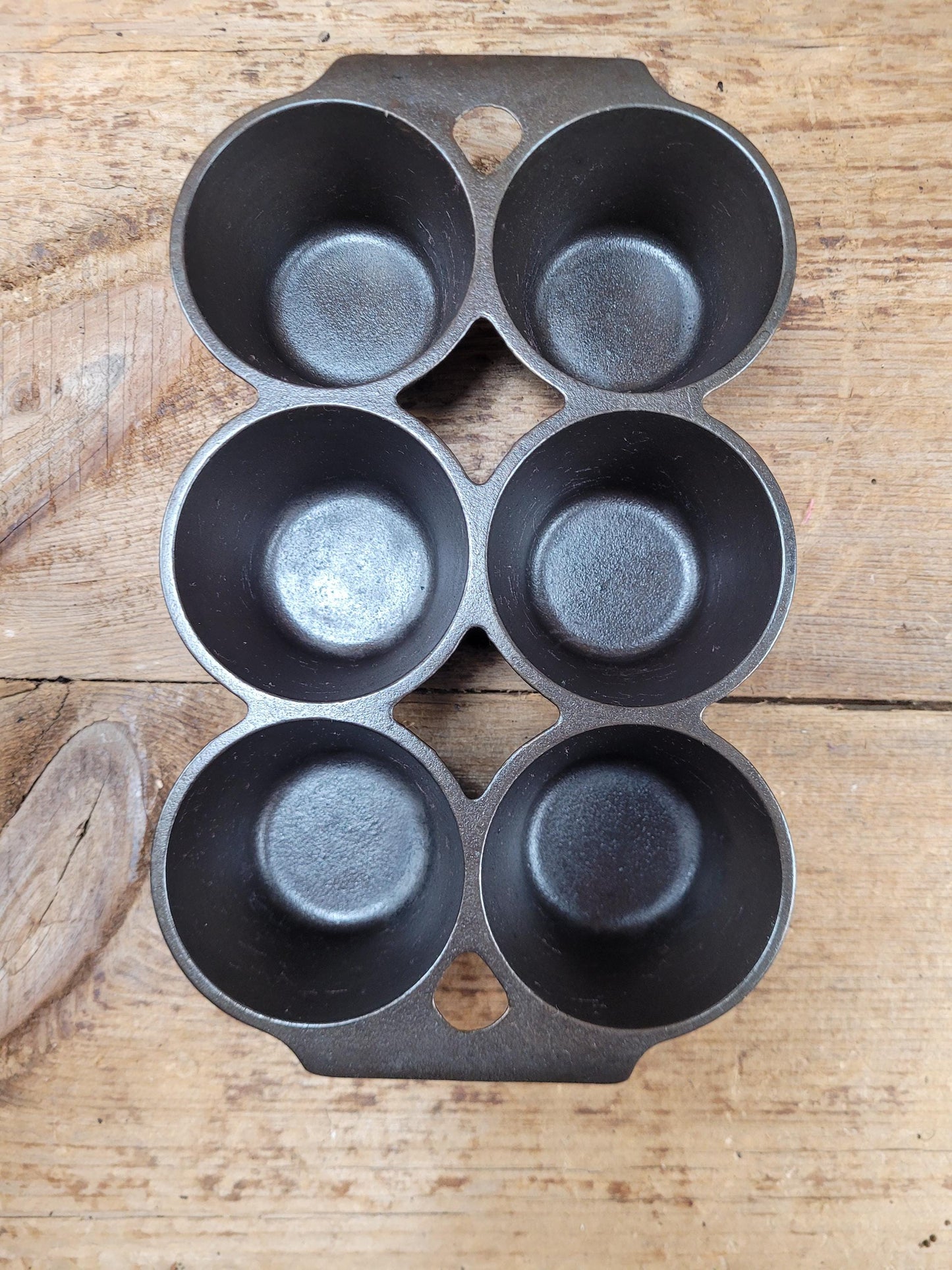 Beautiful 1920's Griswold 6 Cup Muffin/Popover Pan, 6141, Variation 5, Rarity 3. Amazing gift