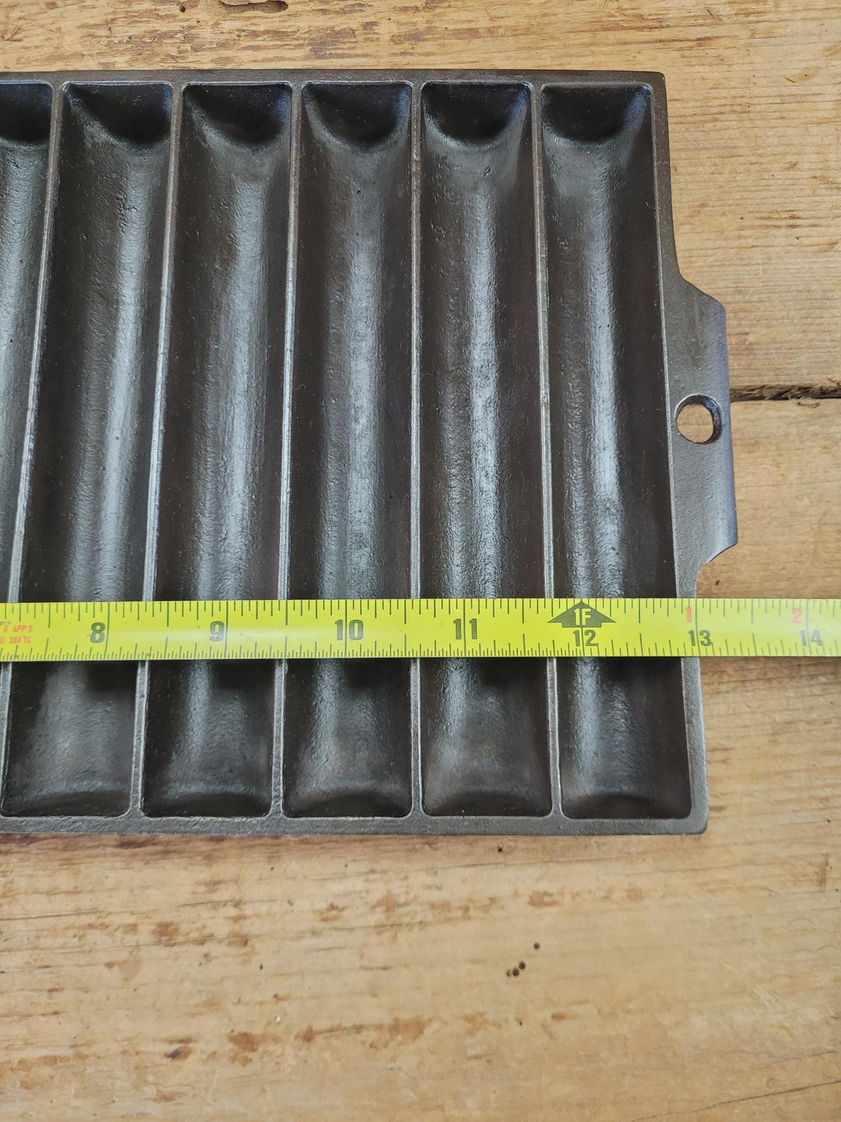Very unique! Wagner #22 Bread Stick Gem Pan. Cross makers mark ’E’ Gem Pan fully restored